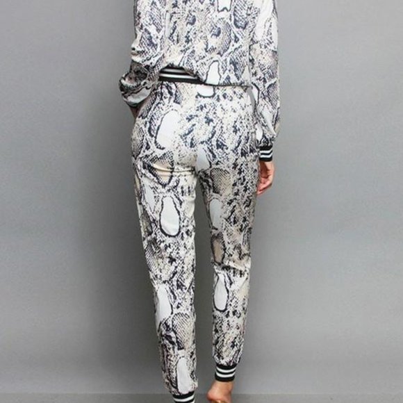 Evelyn Set - Picture 3 of 5